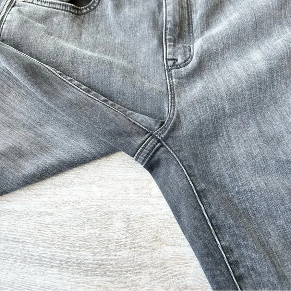 Torrid Bomshell Sky High Rise Skinny Zipper Jeans - Picture 14 of 16